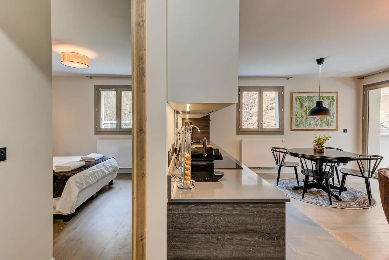White Pearl A02 - Alpes Travel - Chamonix - Sleeps 4 Apartment
