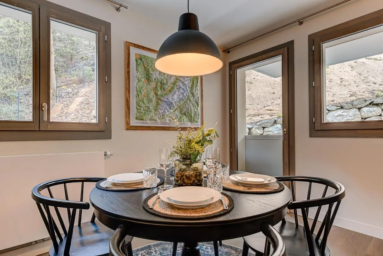 White Pearl A02 - Alpes Travel - Chamonix - Sleeps 4 Apartment