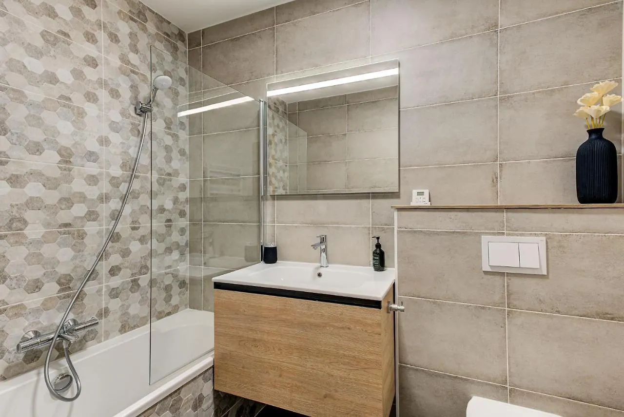 شقة White Pearl A02 - Alpes Travel - Chamonix - Sleeps 4 0*,  فرنسا